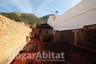 Casa  Calle gandia. Amplia casa con terraza el lugar ideal para crear la casa de tus