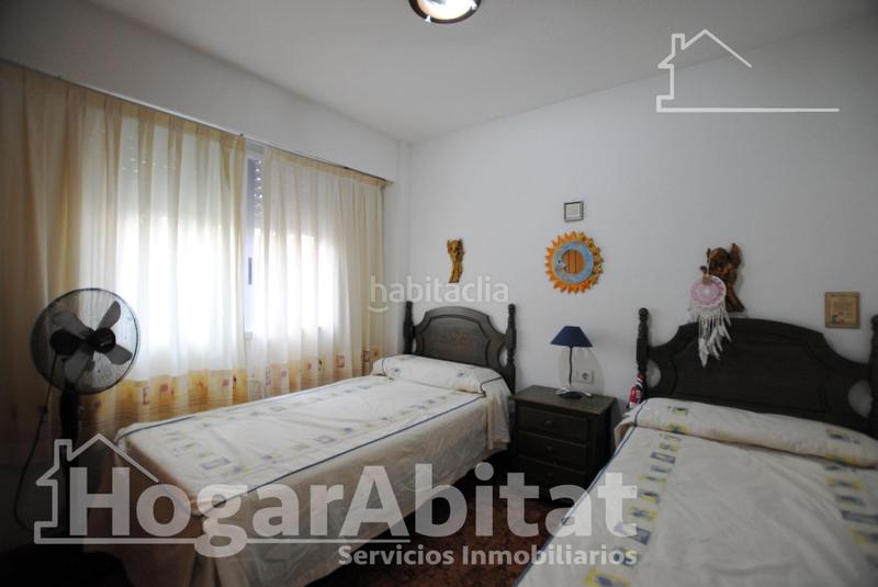 Foto d25f92b9-3c36-4d23-aabe-440aa3a63681. Piso segunda línea de playa! exterior con piscina, garaje y terraza en Daimús