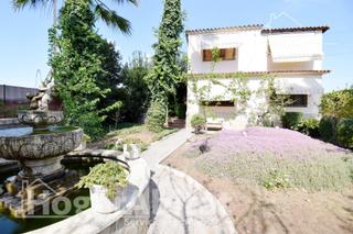 Chalet à Avenida Alemania-Italia. Chalet seminuevo con piscina, garaje, jardin y terraza