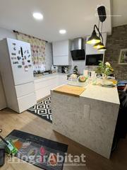 Maison jumelée à Playa-Ben Afeli. Adosado seminuevo con garaje y terraza muy cerca de la playa