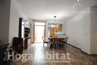 Casa a Oliva Pueblo. Excelente ubicación! amplia casa luminosa con terraza y balcón