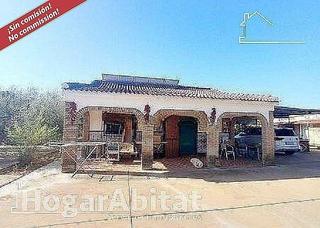 Xalet a El Higuerón. Gran chalet semireformado con dos viviendas, garaje, terraza y p