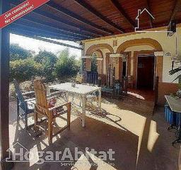 Xalet a El Higuerón. Gran chalet semireformado con dos viviendas, garaje, terraza y p