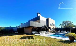 Xalet a Torre en Conill-Cumbres de San Antonio. Impresionante chalet con piscina, garaje y amplia terraza