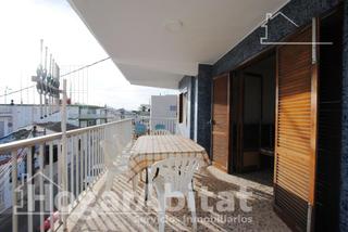 Pis  Calle de berenguer de entenza. Muy cerca de la playa de oliva! acogedor exterior con dos terraz
