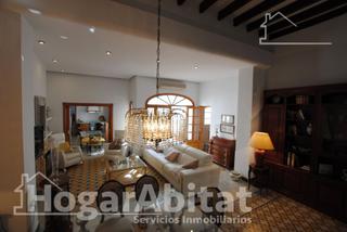 Casa a Oliva Pueblo. Grande y extraordinaria casa con patio, terraza y trastero