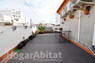 Casa a Xeraco. Casa seminueva con gran terraza y garaje