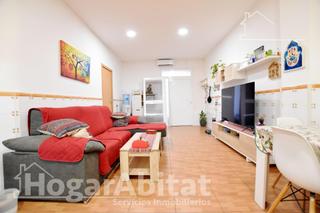 Casa a Favara. Espaciosa casa con terraza y balcón