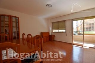 Pis  Calle sant vicent ferrer. Amplio con balcón y dos patios junto ps les germanias