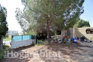 Chalet in Nules. Chalet para reformar con piscina. terraza y garaje cerca de la p