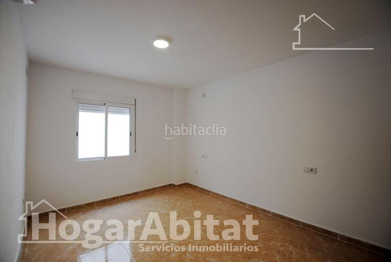 Foto 08464e61-e87b-45ee-8da0-d9ee4b4c5a61. Edificio in Oliva pueblo Oliva