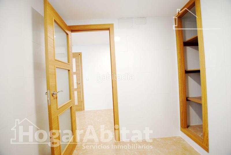 Foto 4344ad2c-aab1-4147-973e-2a97bee8e1a7. Edificio in Oliva pueblo Oliva