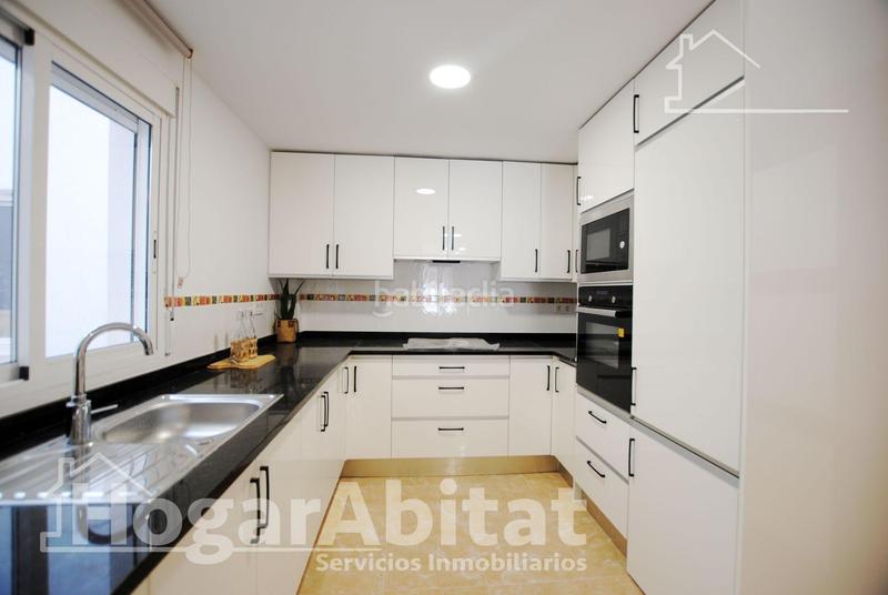 Foto 94b6466d-9cd5-48a7-bd31-9b5436fd0aa6. Edificio in Oliva pueblo Oliva