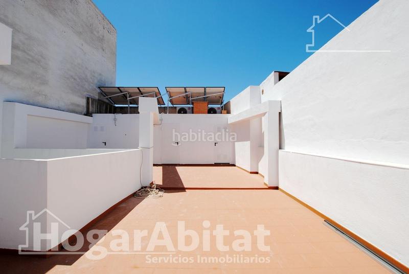 Foto cd442b42-95cf-4595-9711-497b76561f3f. Edificio in Oliva pueblo Oliva