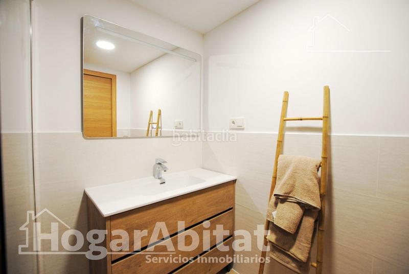 Foto def9c35e-2710-49b8-b5c8-c0fd92a6a7e0. Edificio in Oliva pueblo Oliva