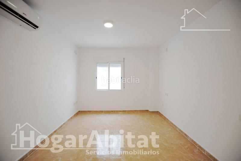 Foto df0e45b0-ac25-4b5f-a710-67723dc1e287. Edificio in Oliva pueblo Oliva