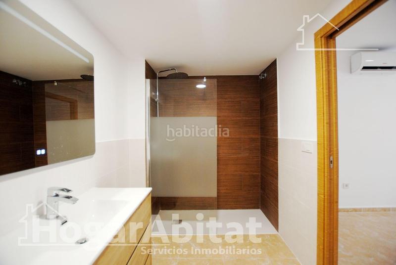 Foto f2dda874-9aba-44e2-a26d-993e8b25aacf. Edificio in Oliva pueblo Oliva