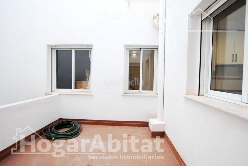 Foto f2f1f453-5813-4f88-bdfc-f3868e863bd1. Edificio in Oliva pueblo Oliva