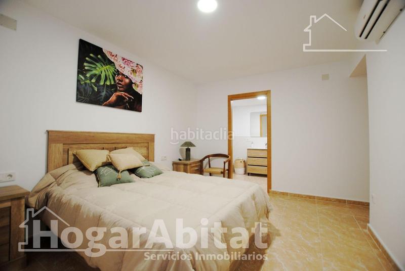 Foto fd815be6-5ffc-4a69-900f-3dcb2f54f007. Edificio in Oliva pueblo Oliva