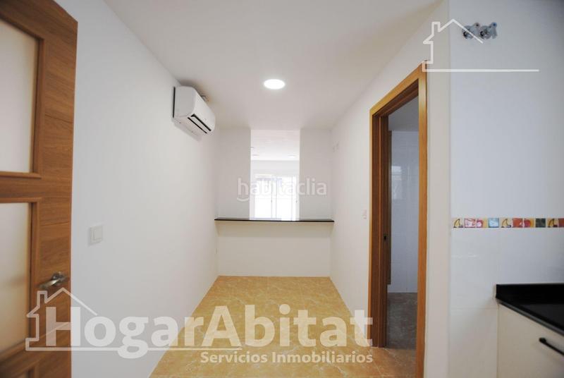 Foto fdd83083-83a1-4e67-94a3-20adf7775b35. Edificio in Oliva pueblo Oliva