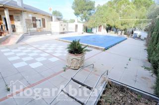 Xalet a Camí de Paterna-Lloma del Calderer. Chalet con piscina, terraza, garaje y barbacoa