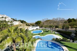 Pis  Carrer castell de bairén. Espectacular piso seminuevo con piscina y terraza