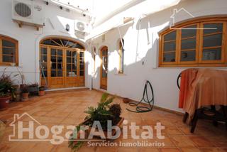 Casa a Oliva Pueblo. Grande y extraordinaria casa con patio, terraza y trastero