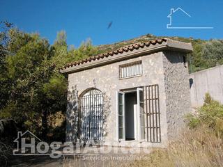 Xalet a Montornés-Las Palmas-El Refugio. Chalet con terraza, zona de aparcamiento y espectaculares vistas