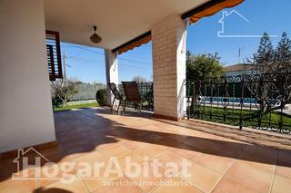 Chalet à El Grao. Espectacular villa con piscina, garaje y amplia parcela