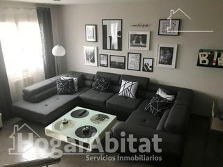 Maison jumelée à Estación - Universidad. Amplio adosado con garaje, terraza y trastero cerca de la uji