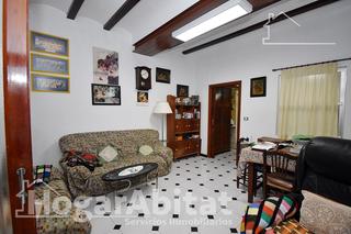 Maison à Centro. Amplia casa con terraza junto av. cedre
