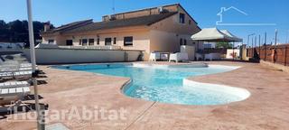 Xalet a Godelleta. Gran chalet con piscina, garaje y pista de padel privada