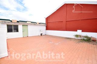 Casa adossada a Cheste. Amplio adosado con garaje, terraza y trastero