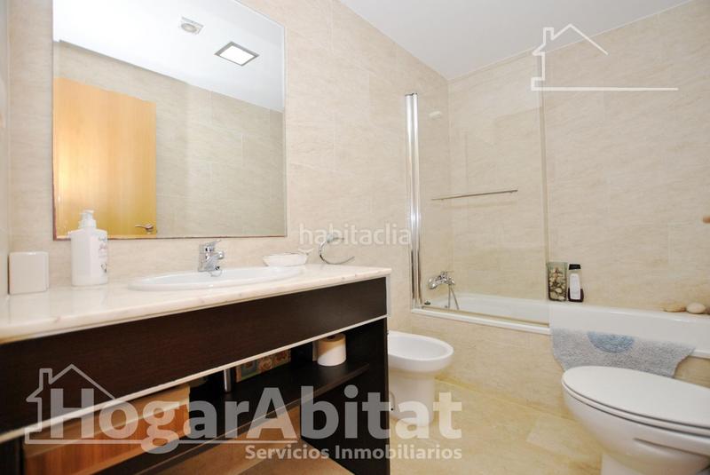 Foto 05ecd89d-ff56-417c-8631-1e61c4c95351. Piso acogedor y todo exterior en residencial con piscina y terraza cerca del mar en Oliva
