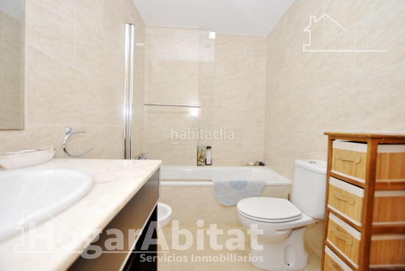 Foto d318d23a-12c6-4b87-8a13-976766df5e0c. Piso acogedor y todo exterior en residencial con piscina y terraza cerca del mar en Oliva
