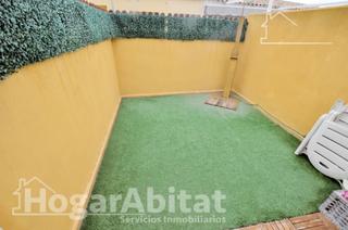Casa adossada a Puçol Ciudad. Amplio adosado con garaje y dos terrazas en la av catalunya