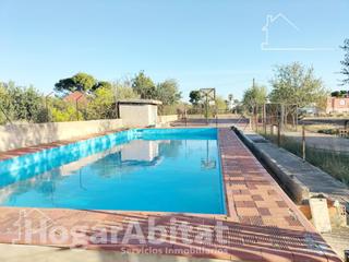 Xalet a Camí de Paterna-Lloma del Calderer. Villa con piscina, garaje, terraza y espaciosas parcelas
