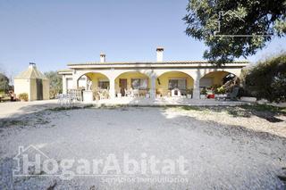 Xalet a Camí de Paterna-Lloma del Calderer. Villa con piscina, garaje, terraza y espaciosas parcelas