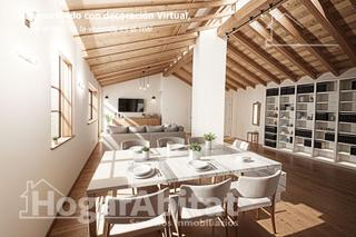 Casa a Cheste. Casa esquinera para reformar con terraza y balcón, en el centro