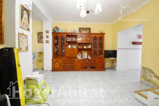 Maison à Tavernes de la Valldigna. Amlia casa con terraza y patio