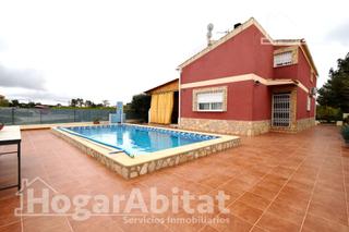 Xalet a Monserrat. Chalet con piscina, garaje, terraza y barbacoa