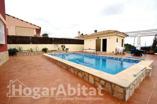 Xalet a Monserrat. Chalet con piscina, garaje, terraza y barbacoa