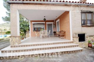 Chalet à Sant Joan de Moró. Magnífica oportunidad! gran chalet con piscina privada, terraza