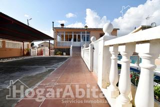 Chalet à El Grao. Precioso chalet esquinero con piscina privada, parking, terraza