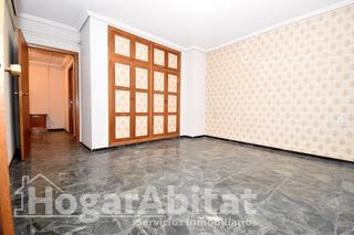 Pis  Calle falcó. Oportunidad de inversión. disfruta de una vivienda con oficina e