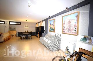Casa adossada a Torre en Conill-Cumbres de San Antonio. Precioso adosado en residencial con garaje, piscina, terraza, y