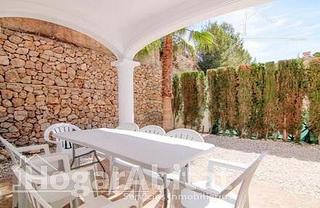 Casa adossada a Cometa. Precioso adosado seminuevo en residencial con garaje, piscina y