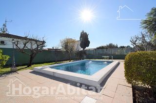 Chalet à El Grao. Espectacular villa con piscina, garaje y amplia parcela