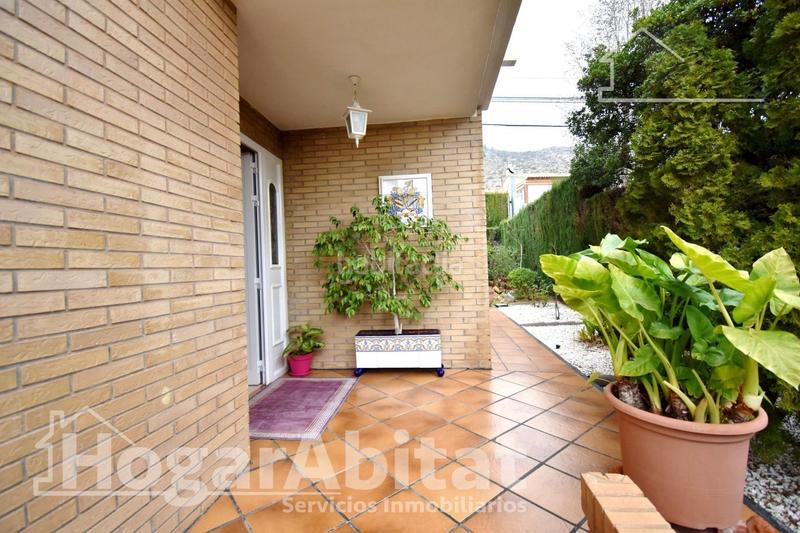 Foto a17ea617-baf4-4ada-855e-62937498dd34. Chalet espectacular chalet de lujo con garaje, dos terrazas y parcela en Vall d´Uixó (la)