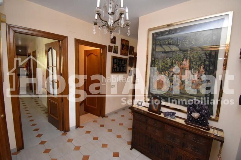 Foto 6b7b79ac-754f-4888-b3be-24f336066440. Chalet villa de 2 alturas con jardín y piscina en Burriana